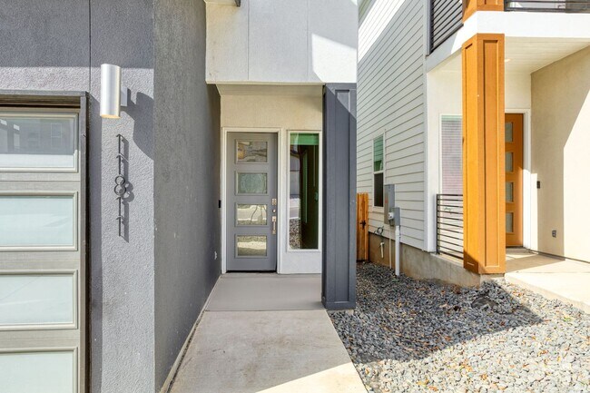 Photo - Gorgeous Luxury 3/2.5 Home