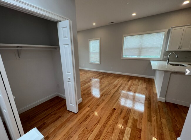 Photo - 122 Cross St Unit 5