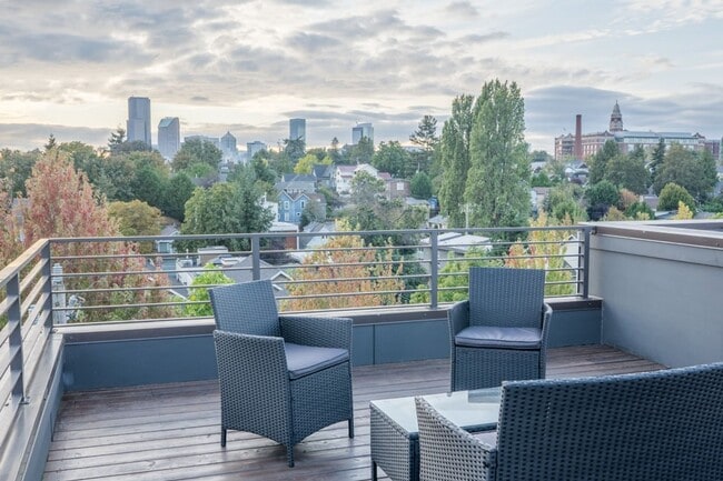 Photo - 3Bd/3.25Ba Seattle