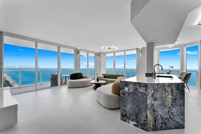 Building Photo - 6365 Collins Ave Unit 3901