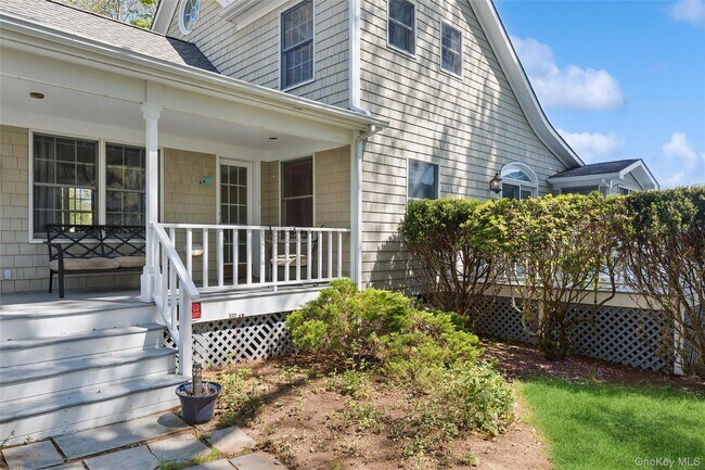425 Briarwood Ln