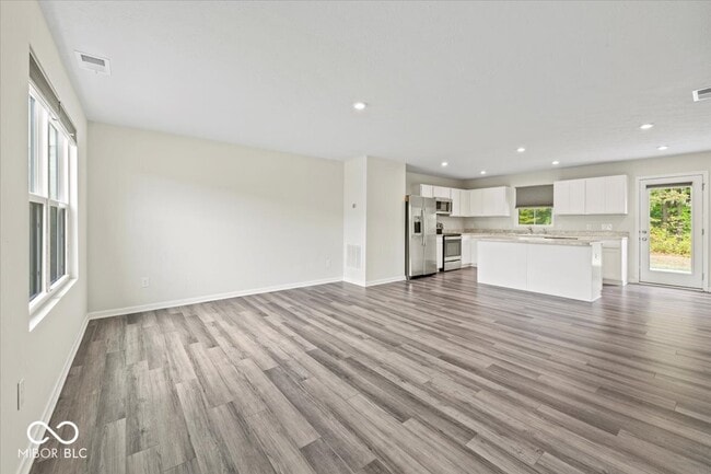 Photo - 3068 Thorpe St