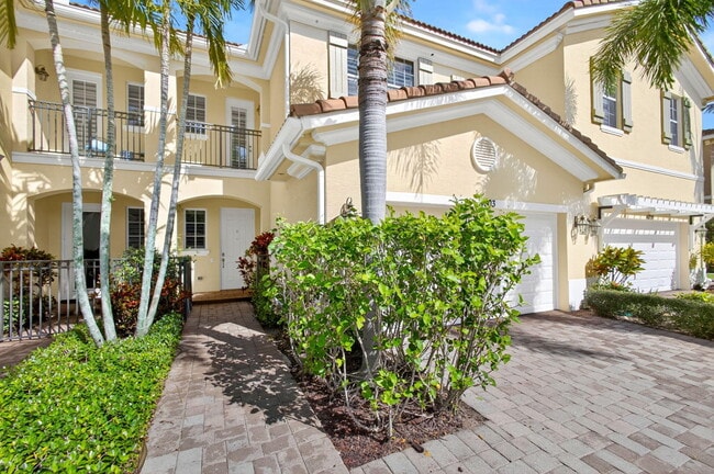 4803 Cadiz Cir