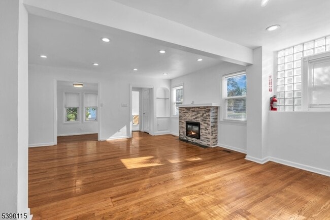 Photo - 2144 Tyler St