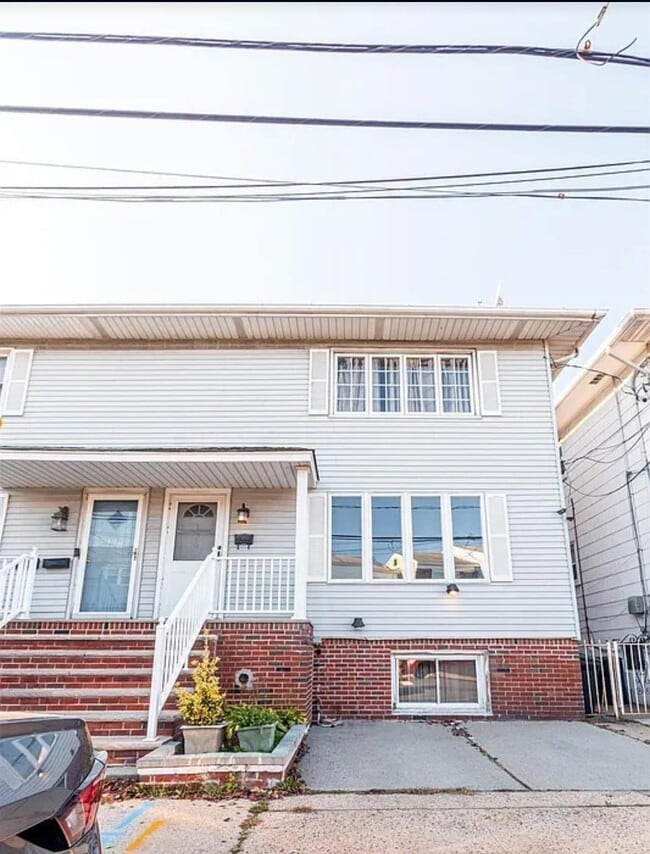 Building Photo - 136 Suburbia Terrace Unit 1