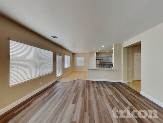 Photo - 6950 Diver Ave