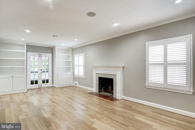 Photo - 1626 Kalmia Rd NW
