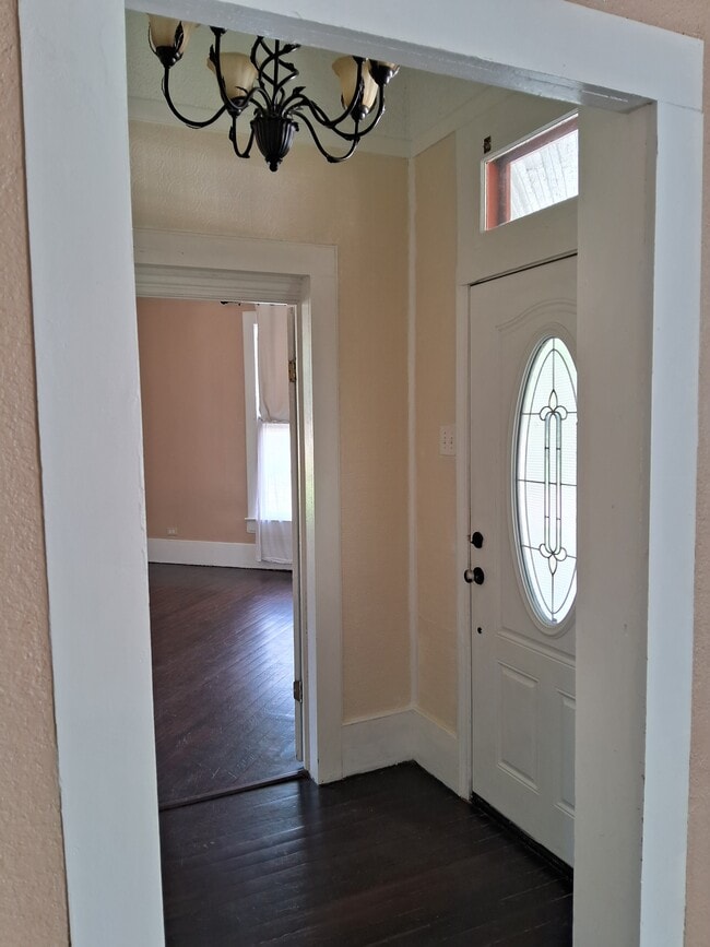 Building Photo - 704 S Anglin St Unit Private Guest Suite #2