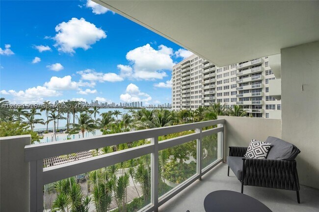 Building Photo - 1500 Bay Dr E Unit 416S