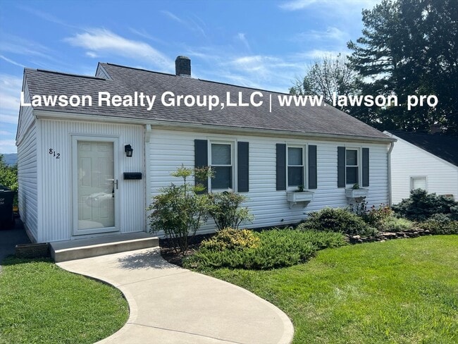 Building Photo - Updated, Cozy, and Clean- One Level Living... Rental