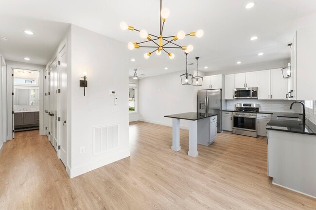 Building Photo - Medford Mews, Carriage House 317