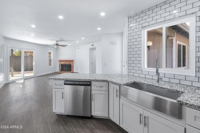 Photo - 7034 S 42nd St