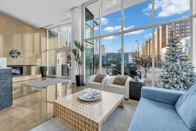 Photo - 161 W Georgia St