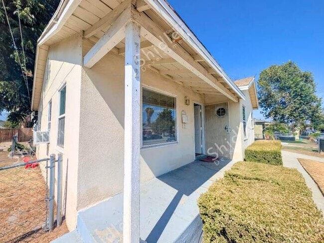 2 Bedroom 1 Bath with Laundry