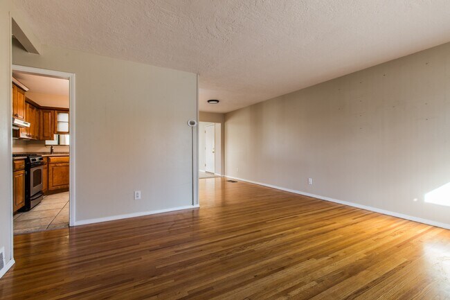 Photo - 813 Manzano St NE