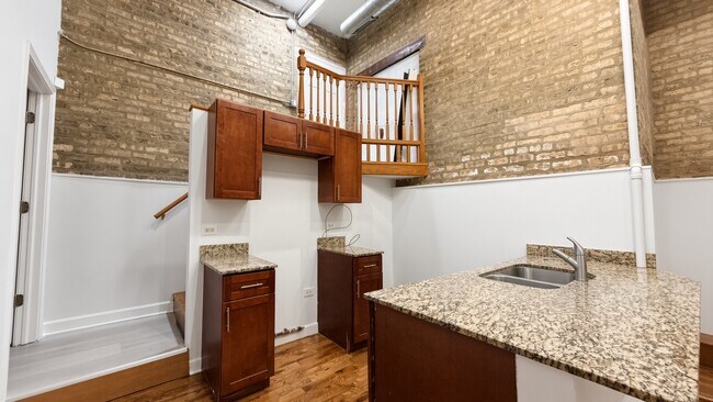 2042 W Touhy Ave