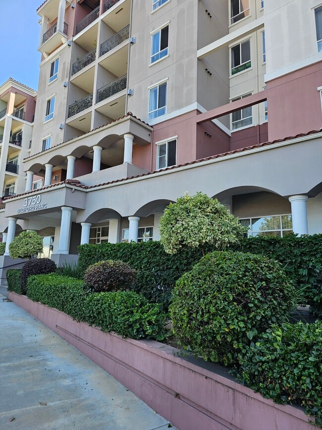 Building Photo - 3750 Santa Rosalia Dr Unit Penthouse604
