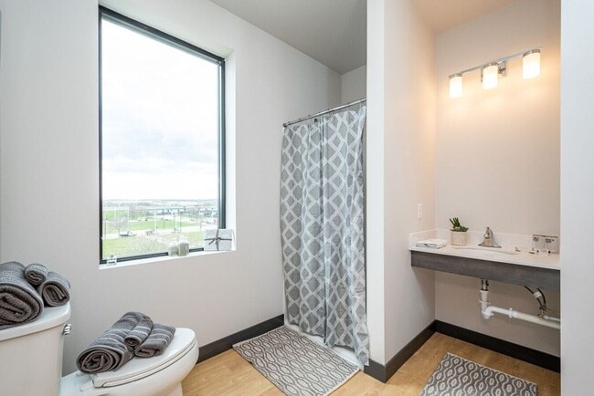 Photo - 245 Kingston Cedar Rapids