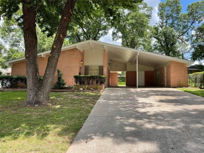 Front of property - 2705 Parham Dr