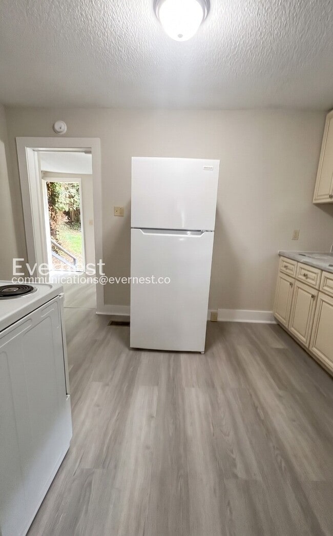 Photo - 2 Bed, 1 Bath Home with Off-Street Parking / Vouchers Accepted / Available Now!