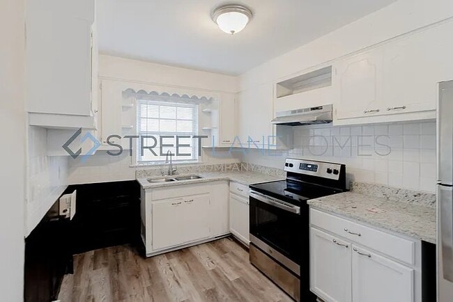 Photo - 1636 5th Ave W