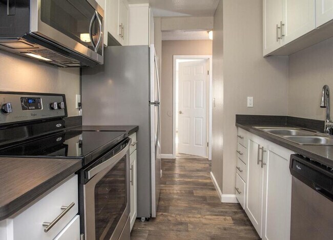 Building Photo - 202 Calvert Dr Rental