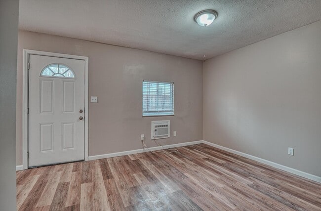 Photo - 2735 Joyce Ave Unit C