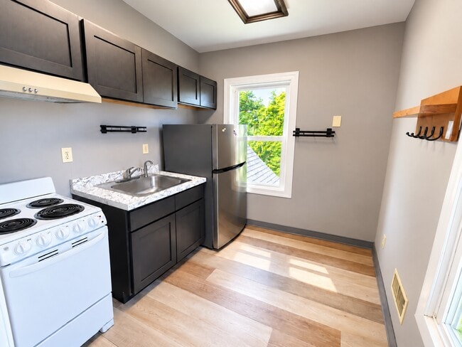 5 Walnut St Unit Main
