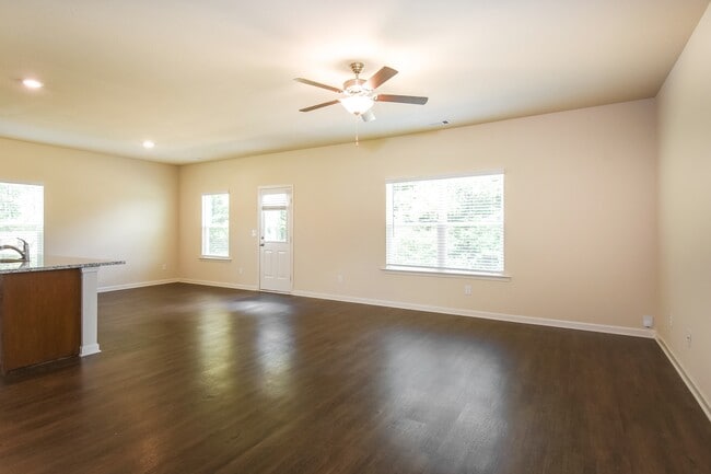 Photo - 132 Innis Brk Cir