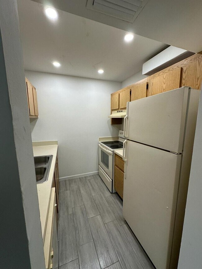 Photo - 1846 Abbey Rd Unit 204