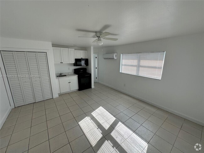 Building Photo - 318 Tarpon Dr Unit 4 Rental