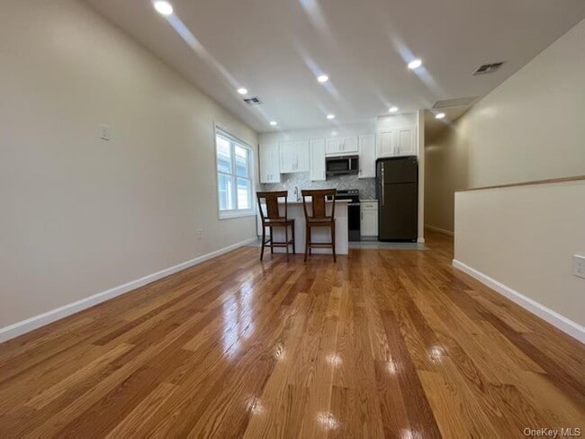 Building Photo - 4406 Snyder Ave Unit 2 Rental