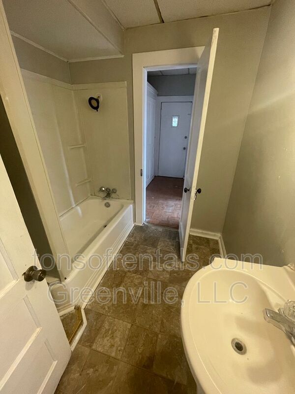 Photo - 1222 N Limestone St