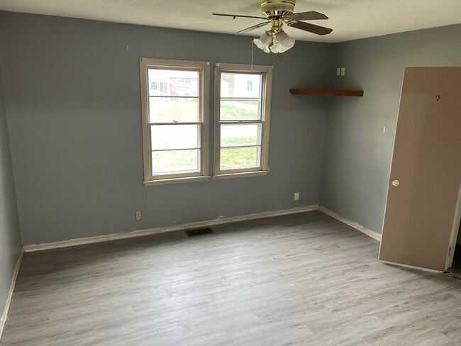 Photo - 609 E 14th St N