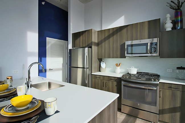 Photo - 729 N Milwaukee Ave