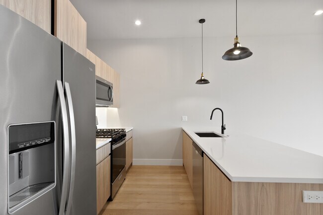 Photo - 2505 W Farragut Ave