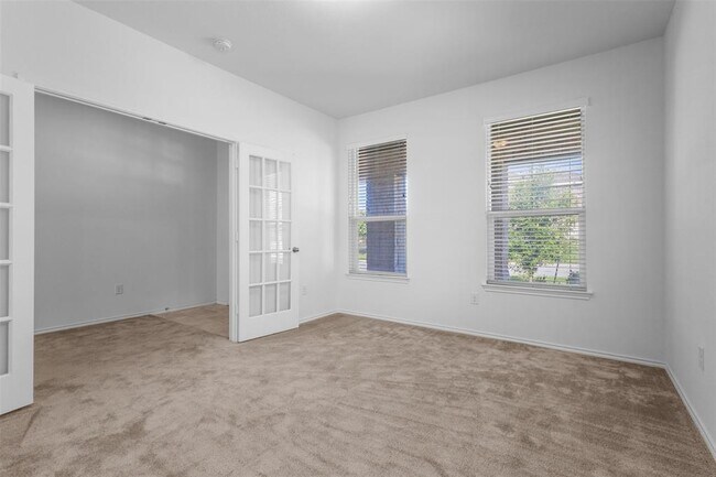 Photo - 108 Alpine St