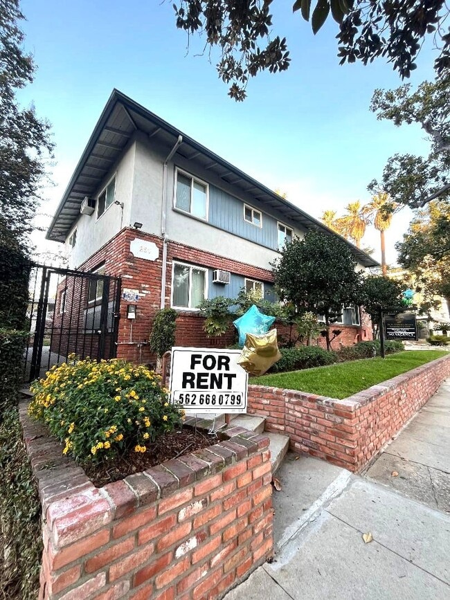 Photo - 251 N El Molino Ave