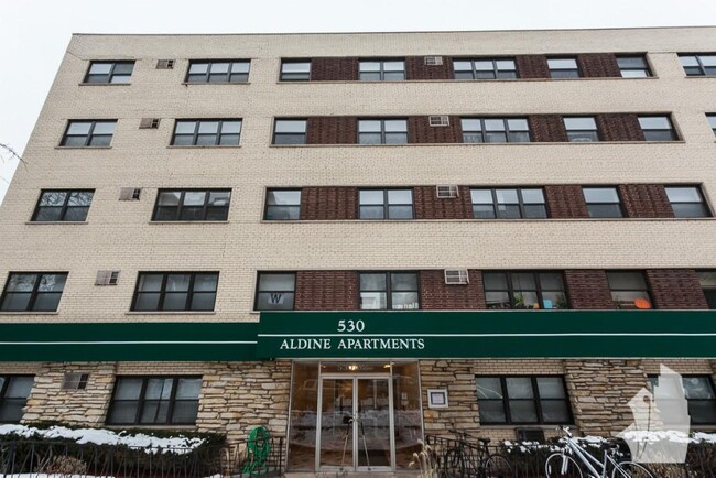 Building Photo - 533 W Aldine Unit #206 Rental
