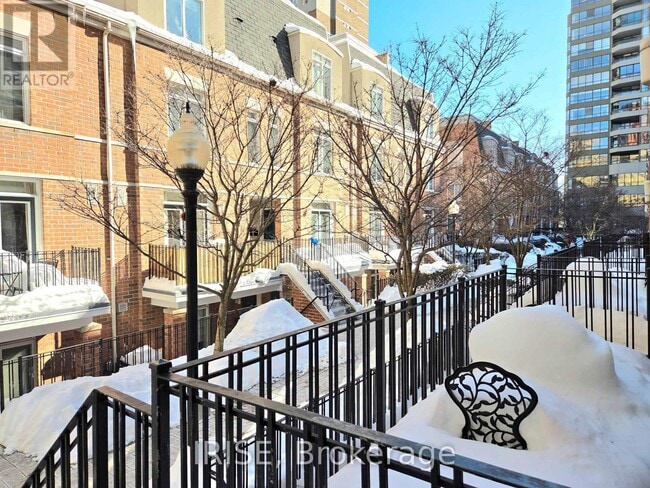 Photo - 415 Jarvis St