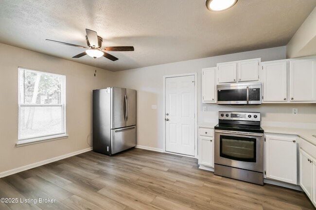 Photo - 8007 Apple Valley Dr