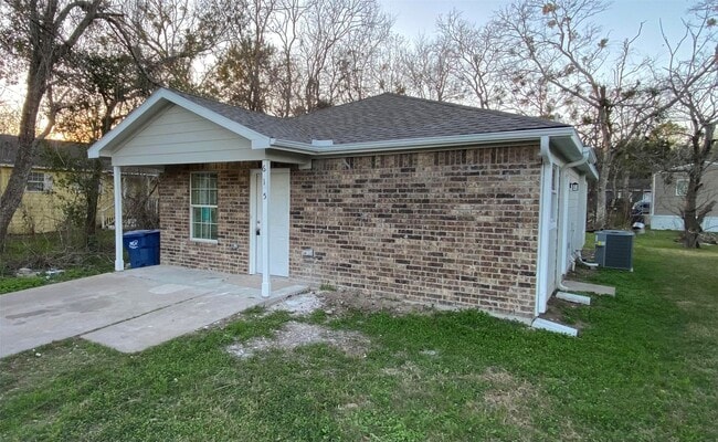 Photo - 615 Shirley St