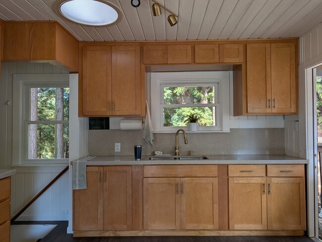 Building Photo - 460 Condor Ave