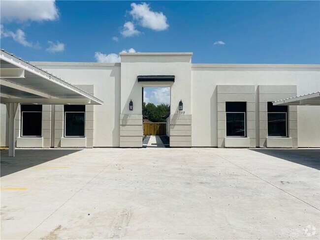 Building Photo - 1108 Sugar Gdn Dr Unit 2 Rental