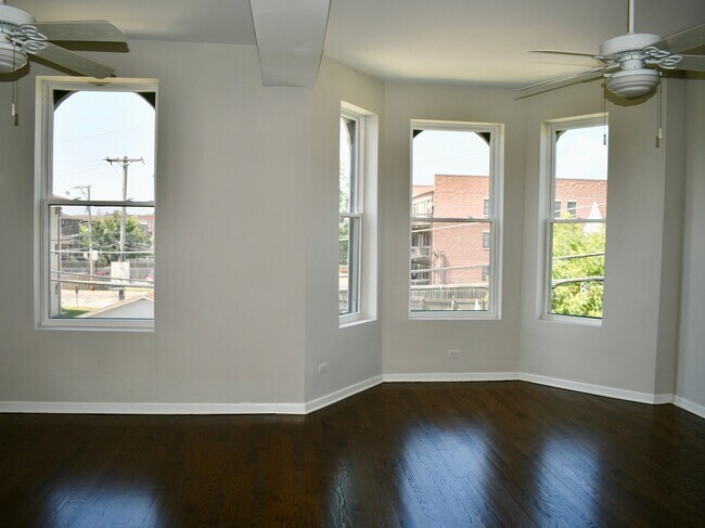 Photo - 867 E Pershing Rd