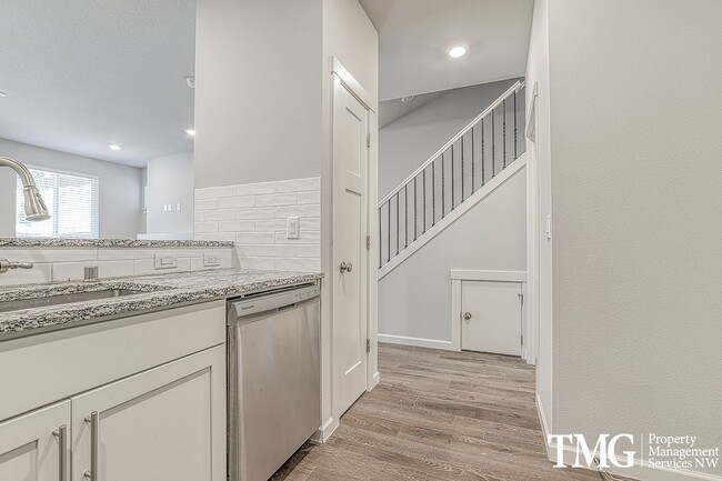 4231 S Waters Edge Wy