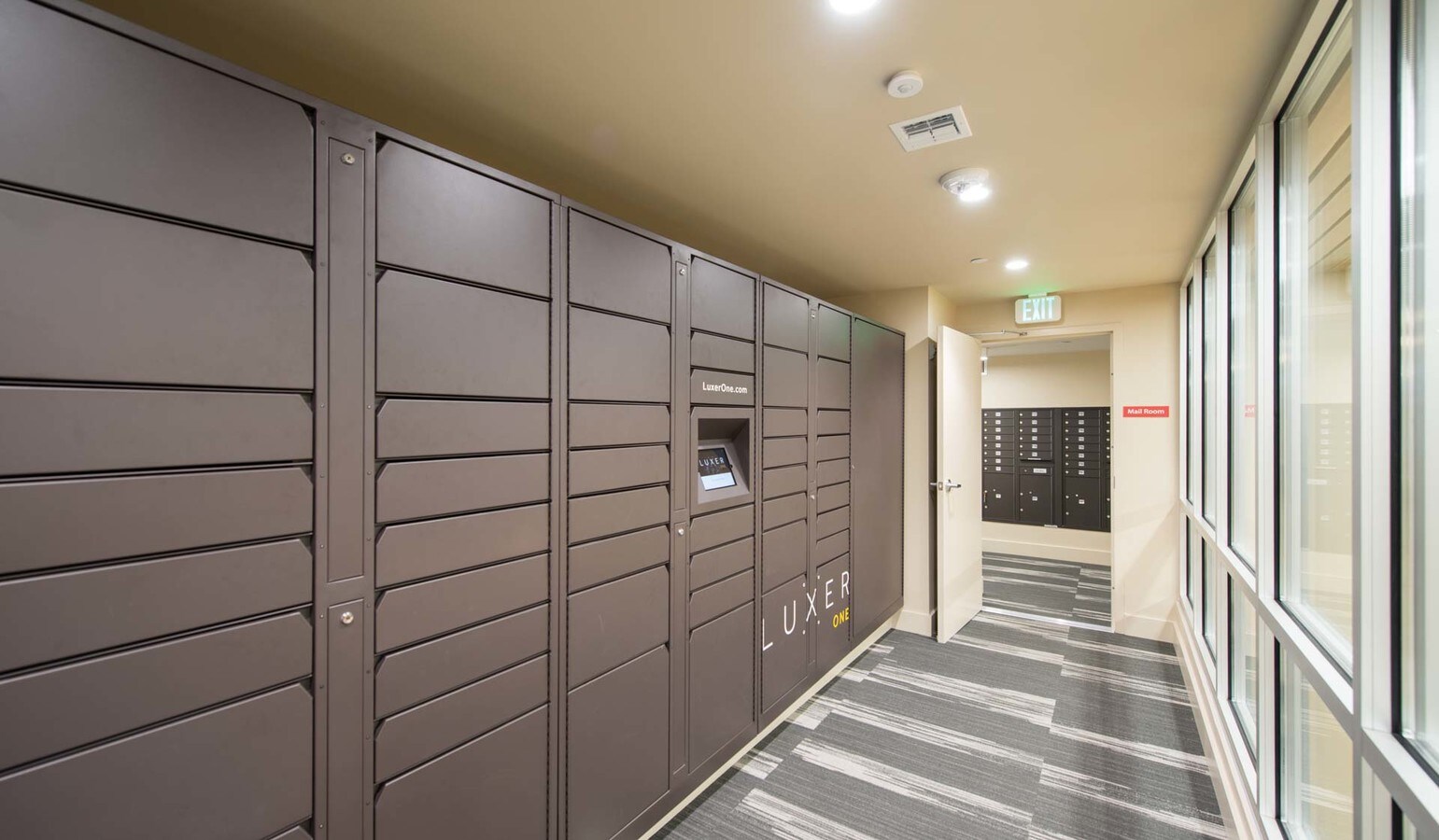 Servicio de recolección de paquetes seguro y automatizado - Tremont