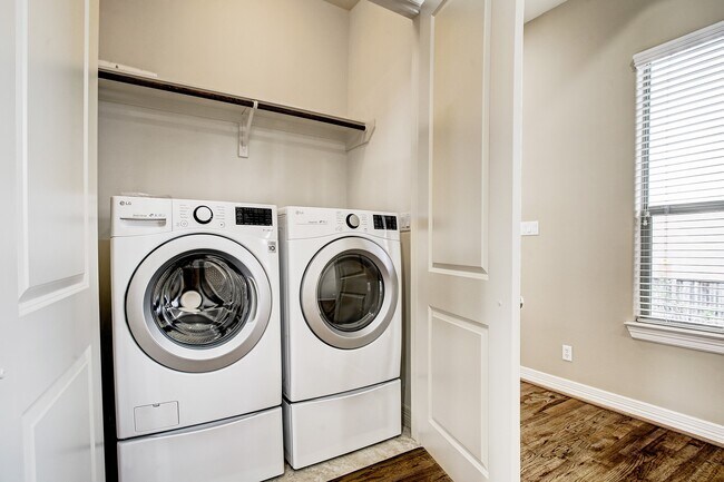 Photo - 3830 Center Plaza Dr