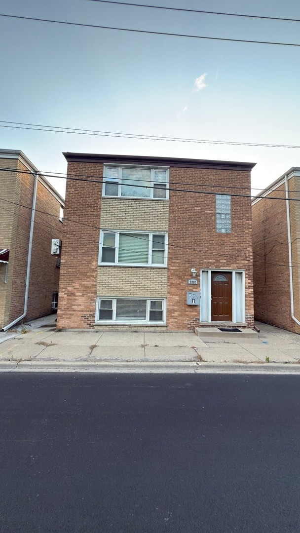 Building Photo - 2232 N River Rd Rental