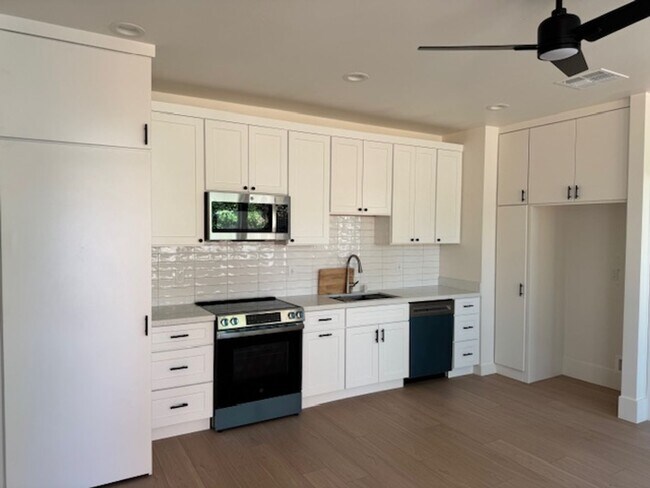 Photo - 677 Whyte Ave Unidad 677 Whyte Avenue